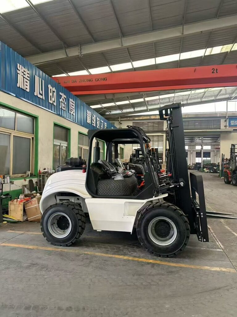 Pioneer35B CPC35 custom OEM 4WD rough terrain forklift
