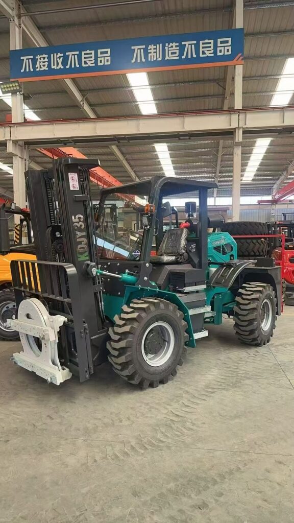 Landtiger 35R 3.5 ton 4WD off-road forklift with 4.5m triplex mast and fork rotator