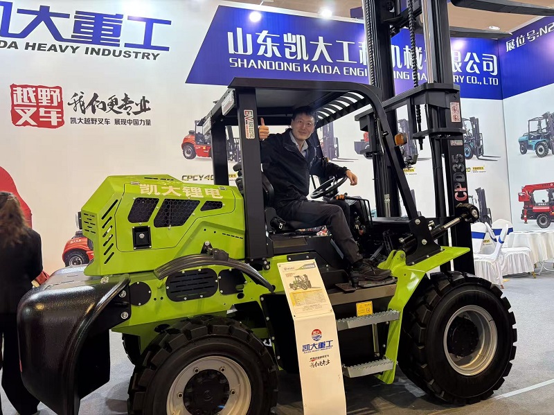 3.5 ton lithium 4×4 rough terrain forklift displayed at CIAME Tianjin