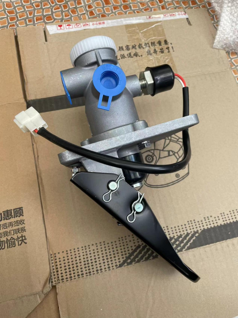 All‑terrain forklift brake system spare parts, brake pads, brake cylinders and brake oil pipes